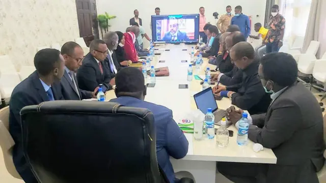 Guddiga farsamada oo hadal ka dhegaysana Ra'iisal wasaare Rooble.