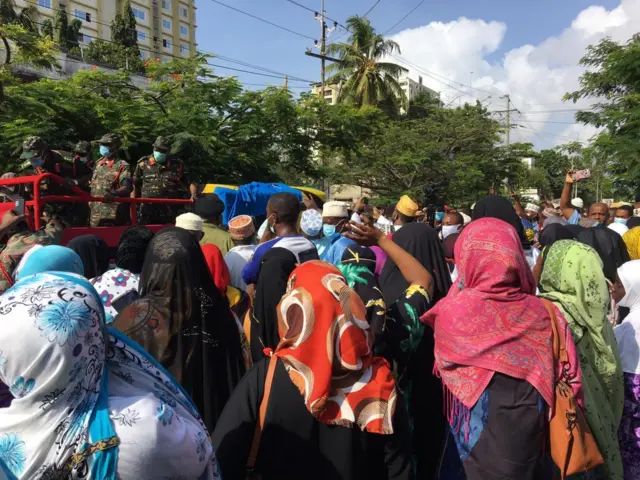 Mamia wamejitokeza kumswalia Maalim Seif