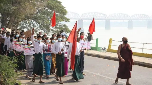 စစ်ကိုင်းက သံဃာတွေ စတင် ဆန္ဒပြ