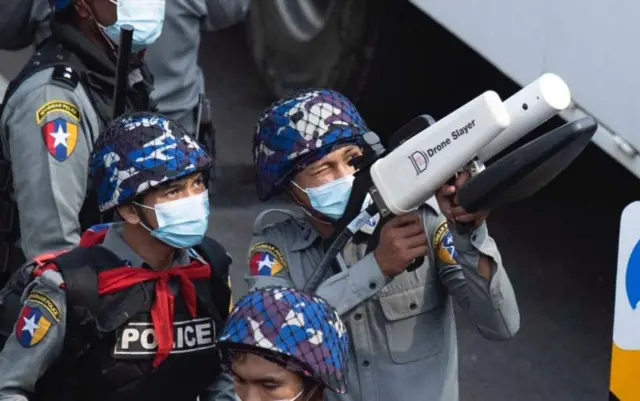 မြန်မာ ရဲတပ်ဖွဲ့ကို ဒရုန်းဖျက်ကိရိယာတွေ စင်ကာပူ ကုမ္ပဏီ ဆက်မရောင်းတော့ဘူးလို့ဆို