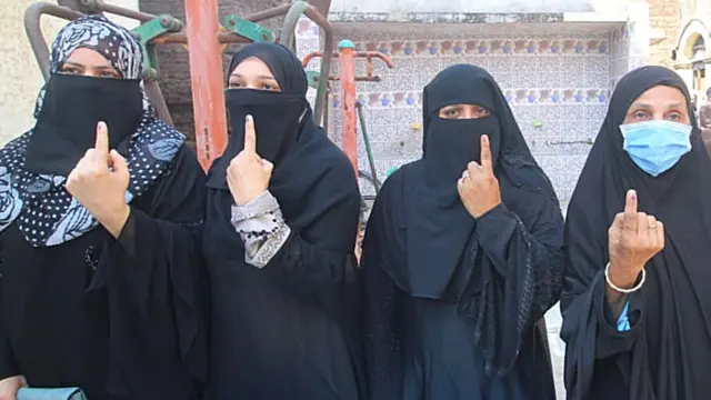 મતદાન કરનાર મહિલાઓ