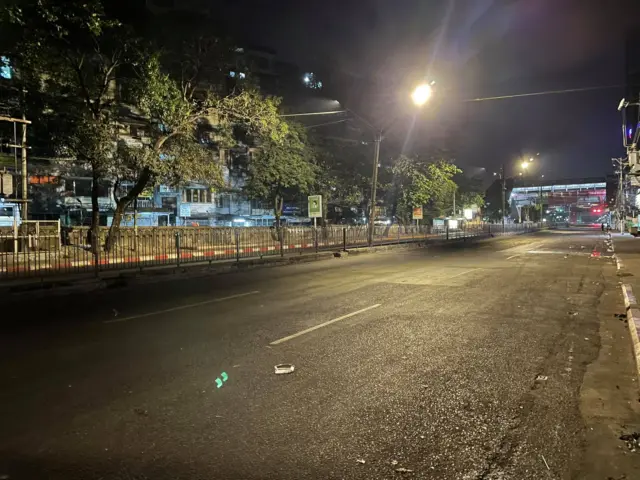 တနင်္လာနေ့ မနက် ၄ နာရီ ကျော် လှည်းတန်း လမ်းဆုံအနီး မြင်ကွင်း