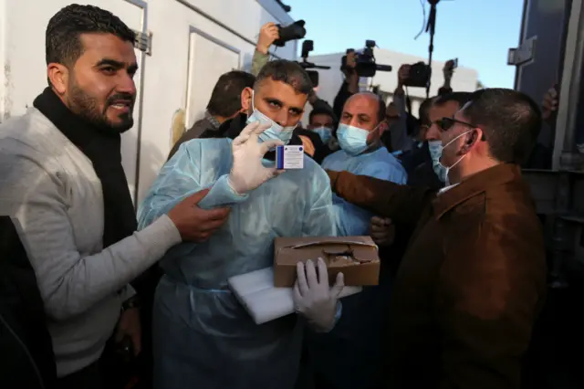 لقاح فيروس كورونا في غزة