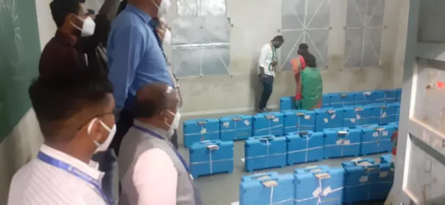 ઇવીએમ નિરીક્ષણ તસવીર