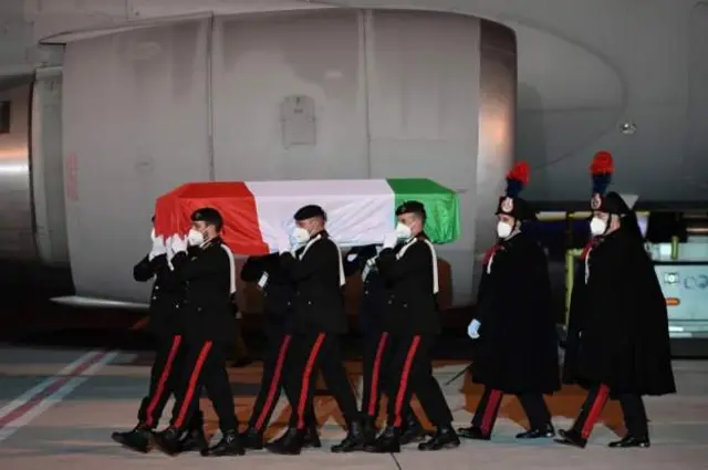 Jeneza lililobeba mwaili wa balozi wa Italia