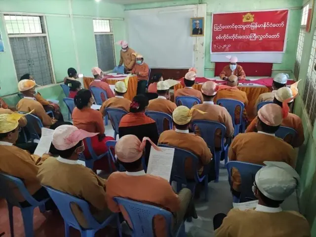 မုံရွာ မှာ စစ်ကိုင်းတိုင်းလွှတ်တော်စခေ်