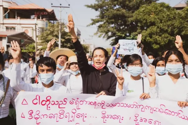လူသိများတဲ့ အနုပညာရှင်တွေ ပူးပေါင်းဆန္ဒပြ