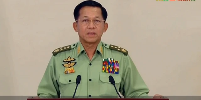 နိုင်ငံတော်စီမံအုပ်ချုပ်ရေးကောင်စီ ဥက္ကဋ္ဌ ဗိုလ်ချုပ်မှူးကြီး မင်းအောင်လှိုင်