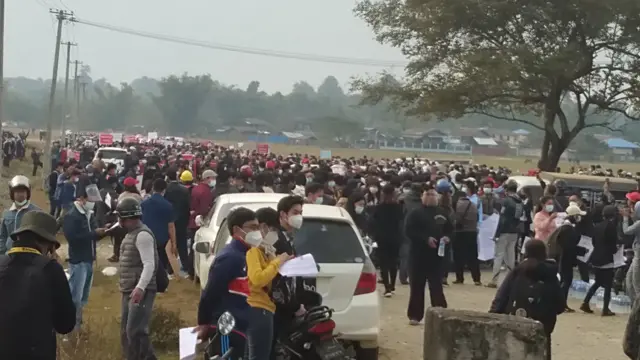 မြစ်ကြီးနားမှာ စစ်အာဏာသိမ်း ဆန္ဒပြ