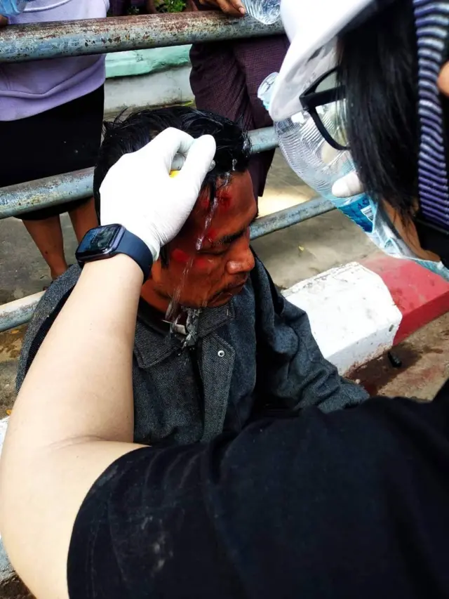 Naypyitaw protest crash down