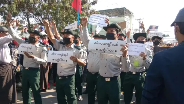 သစ်တော ဦးစီးဌာန ဝန်ထမ်းတွေ  မန္တလေးဆန္ဒပြမှုမှာ ပါဝင်လာ