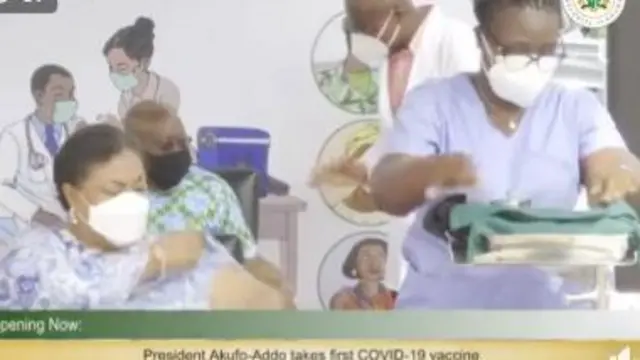 Onyeisiala Ghana na nwunye ya ebe ha na-anata ọgwụ mgbochi covid-19