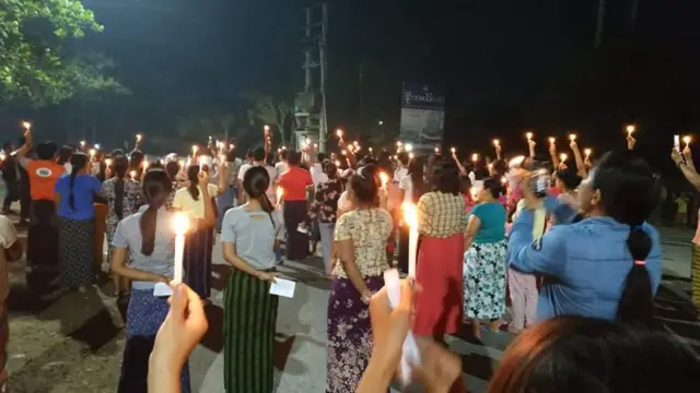 မန္တလေးမှာ သေဆုံးသူတွေအတွက် ဖယောင်းတိုင်ထွန်းဆုတောင်း