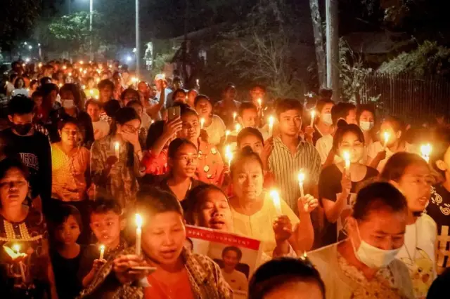 မြင်းခြံ အမှတ် ၁၆ ရပ်ကွက် ညသပိတ်
