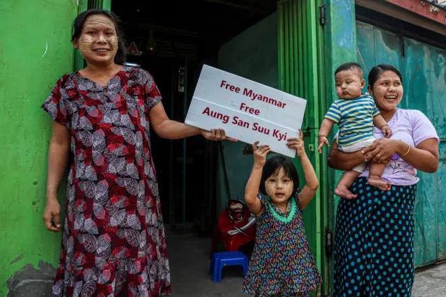မြန်မာစစ်တပ်နဲ့ ကာကွယ်ရေးပူးပေါင်းဆောင်ရွက်မှုကို တောင်ကိုရီးယား ဆိုင်းငံ့