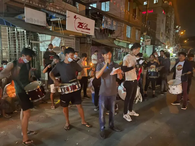 ကမာရွတ်မြို့နယ် ဗဟိုလမ်း ညပိုင်း ထိုင်သပိတ်