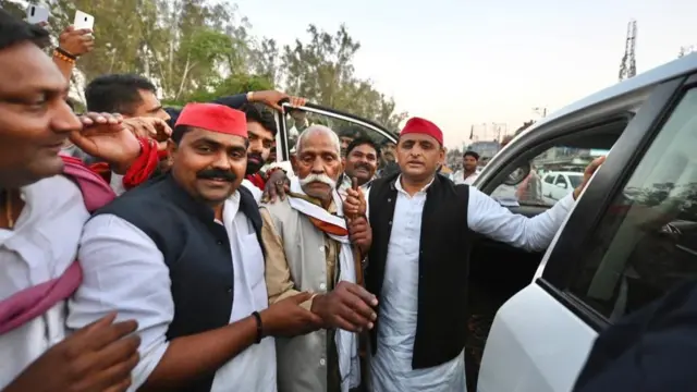 अखिलेश यादव