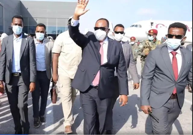 Madaxweyne Deni oo Muqdisho gaaray