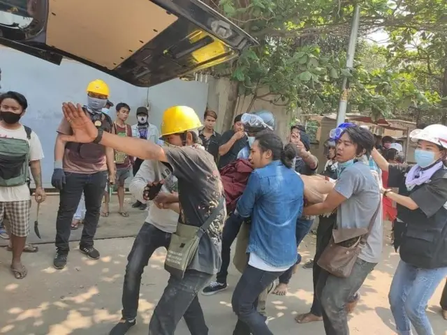 မန္တလေး စိန်ပန်း ထိုင်သပိတ် ဖြိုခွင်းမှု အနည်းဆုံး လေးဦးသေဆုံး
