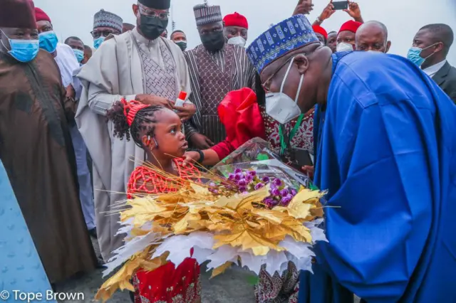 Obere Nwaada Omasirichim dịka ọ na-anabata Senetọ Ahmad Lawan