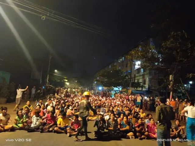 မြောက်ဒဂုံ မဟာမြိုင်အိမ်ရာ အနီးက ညသပိတ်
