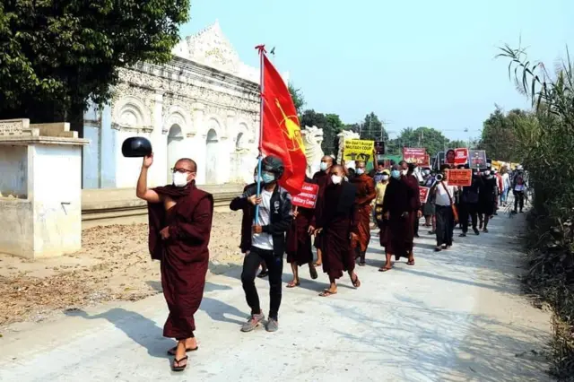 သံဃာတွေနဲ့ အရပ်ဘက်အဖွဲ့အစည်းတွေ ပူးပေါင်းခဲ့ကြတဲ့ စစ်ကိုင်းက သပိတ်
