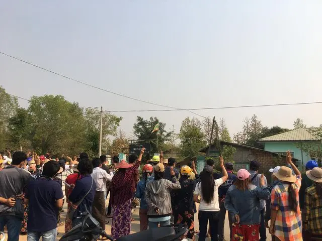 ကျွန်းလှမြို့မှာ သင်တန်းတက်နေတဲ့မူ၊လယ်၊ထက်ကျောင်းအုပ်တွေကို ဆန္ဒပြ