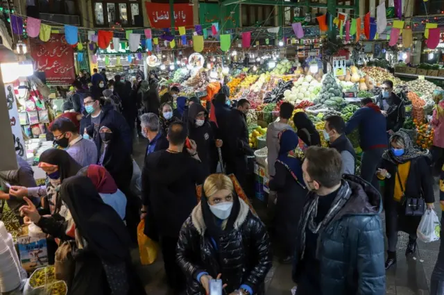 بازار تجریش، روز چهارشنبه ۲۷ اسفند، سه روز مانده به تحویل سال نو در ایران
