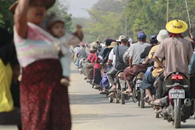 ကျွန်းလှမြို့က ဆိုင်ကယ်သပိတ်