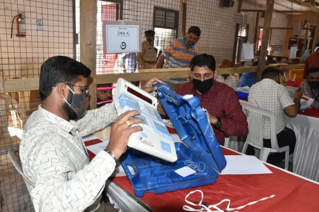 પ્રતીકાત્મક તસવીર