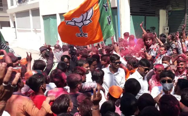 પ્રતીકાત્મક તસવીર