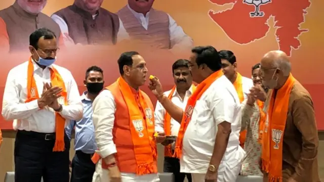 કમલમ ખાતે મુખ્ય મંત્રી વિજય રૂપાણી અને પ્રદેશ પ્રમુખ સી.આર.પાટીલની ઉજવણી