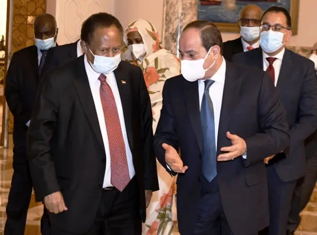 الرئيس المصري عبد الفتاح السيسي ورئيس الوزراء السوداني عبد الله حمدوك