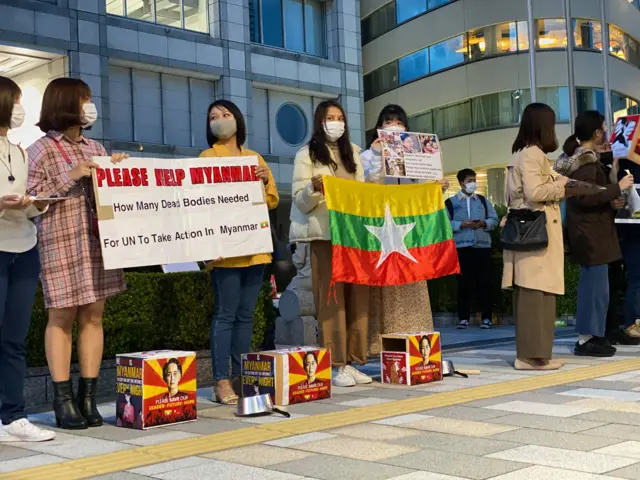 ဂျပန်ရောက်မြန်မာတွေ ကုလတက္ကသိုလ် ရုံးချုပ်ရှေ့မှာ ဆန္ဒပြတောင်းဆို