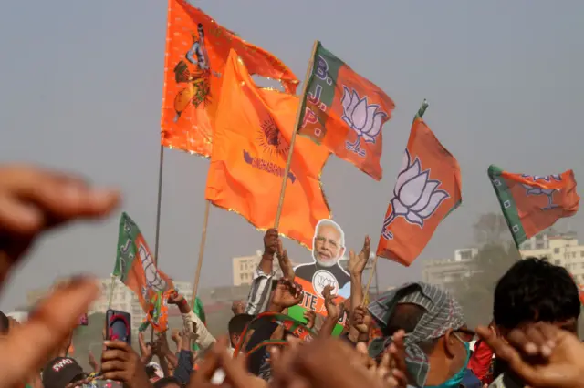 बीजेपी के घोषणापत्र को ममता ने ग़ैर-बंगालियों का गुजराती मेनिफेस्टो बताया