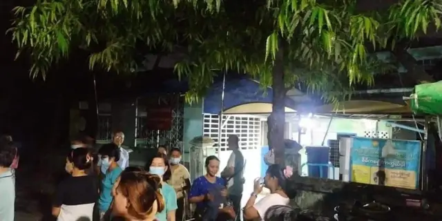 အုပ်ချုပ်ရေးမှူးမရှိတဲ့ ရုံးမှာ ဧည့်စာရင်းတိုင်ဖို့  မတ်လ ၂၂ ရက်နေ့ညက လူတွေစောင့်နေ
