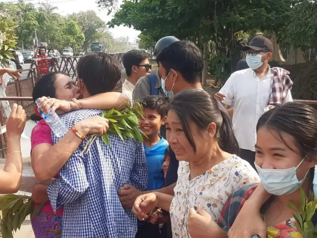 မန္တလေးက ဆန္ဒပြကျောင်းသားလူငယ် ၃၆ ဦး ခံဝန်နဲ့ပြန်လွတ်လာ