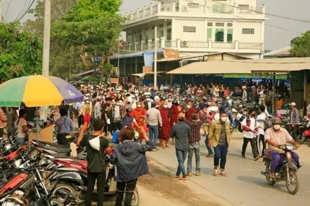 စစ်ကိုင်းတောင်ရိုးက သံဃာ၊ ကျောင်းသားနဲ့ဝန်ထမ်းတွေရဲ့ စုပေါင်းသပိတ်