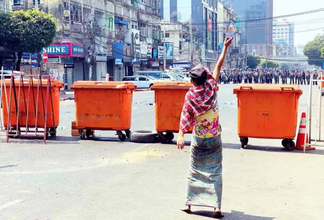ရန်ကုန်မြို့ထဲမှာ ဖေဖော်ဝါရီလ ၂၈ ရက်တုန်းက ပြုလုပ်ခဲ့တဲ့ ဆန္ဒပြပွဲ တစ်ခုမြင်ကွင်း