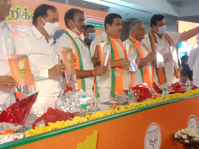 तमिलनाडु: बीजेपी के घोषणापत्र में गोहत्या, धर्मांतरण पर क़ानून का वादा