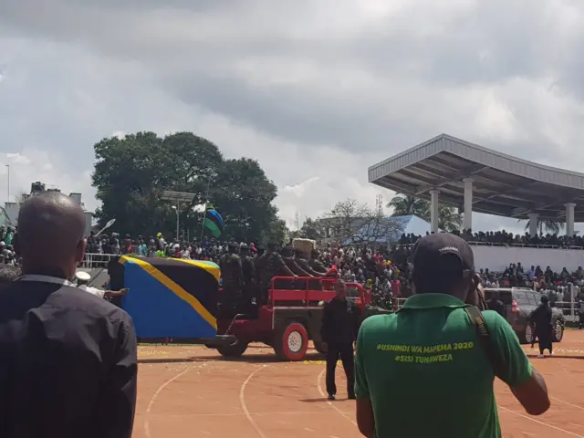 Mwili wa Hayati Magufuli uwanjani