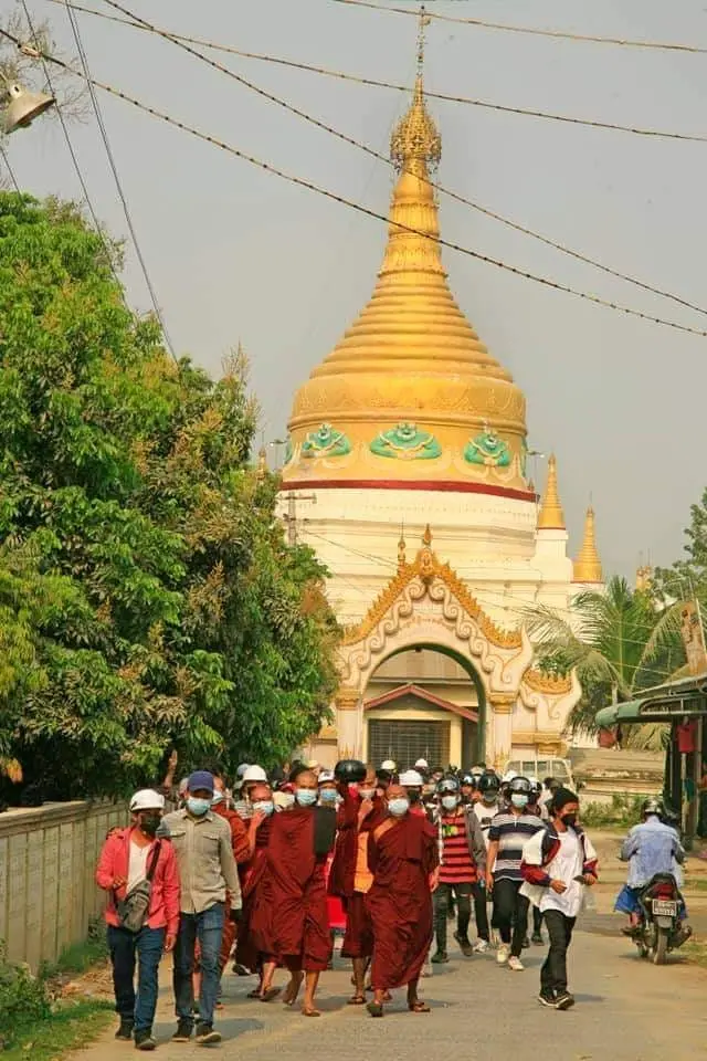 စစ်ကိုင်းတောင်ရိုးက သံဃာ၊ ကျောင်းသားနဲ့ဝန်ထမ်းတွေရဲ့ စုပေါင်းသပိတ်