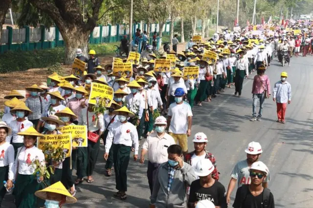 CDM မှာ ပါဝင်တဲ့ ရေဦးဆရာဆရာမတွေရဲ့သပိတ်စစ်ကြောင်း