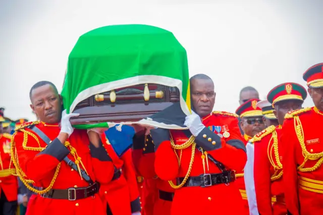Mwili wa hayati John Magufuli ukiwasili kwa ajili ya ibada