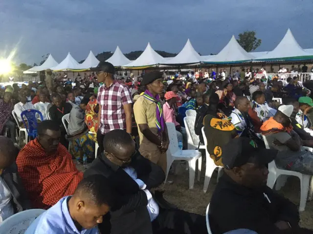 Maelfu ya wananchi tayari wameanza kujitokeza katika uwanja wa Magufuli ambapo kutakuwa na misa maalumu hapo baadae.