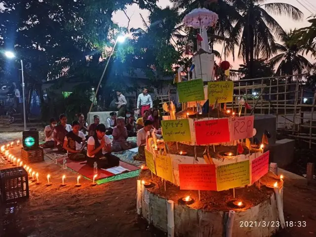 တောင်ဒဂုံမှာလည်း သဲပုံစေတီတည်ပြီး ဆုတောင်းပွဲပြုလုပ်