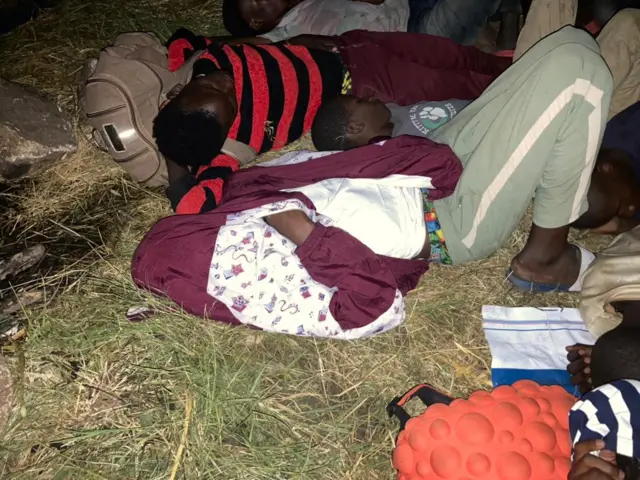Wakaazi wa Chato wakiusubiri mwili wa Pombe Magufuli