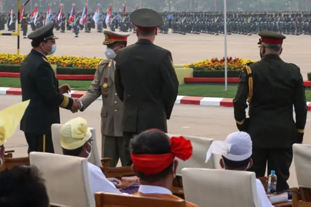 တပ်မတော်နေ့အခမ်းအနား အနောက်နိုင်ငံတွေမတက်၊ ရှစ်နိုင်ငံက စစ်သံတွေ တက်ရောက်ခဲ့တယ်လို့ဆို