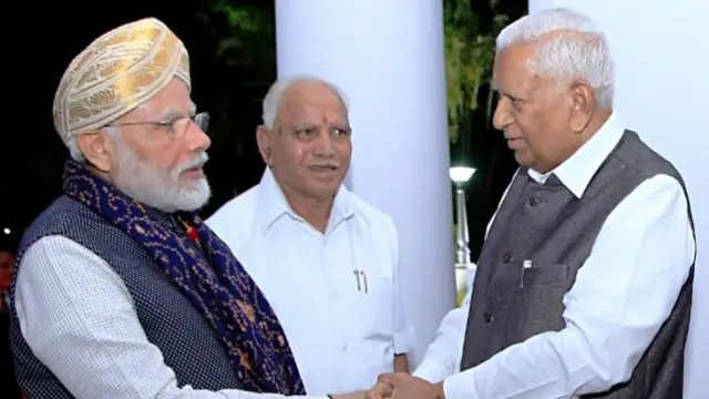 નરેન્દ્ર મોદી અને વજુભાઈ વાળા (ડાબેથી)