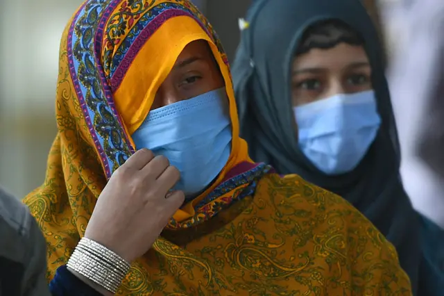 ’پشاور میں ماسک نہ پہننے والوں کے خلاف کارروائی ہوسکتی ہے‘